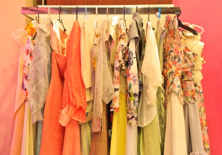 Color Style – Ganzheitliche Stylistin - Garderobe mit Kleider